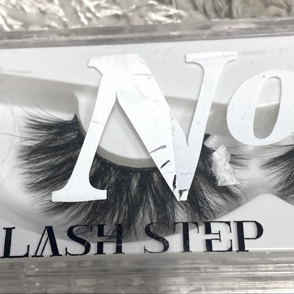NEW!! LASH STEP FAUX - Picture 2 of 3